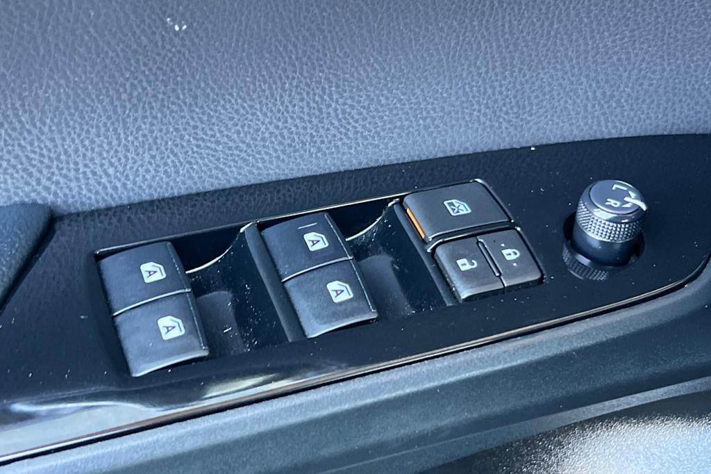 Thumbnail: 2018 Toyota Prius - 20