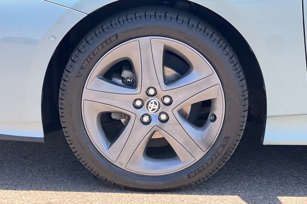 Thumbnail: 2018 Toyota Prius - 7