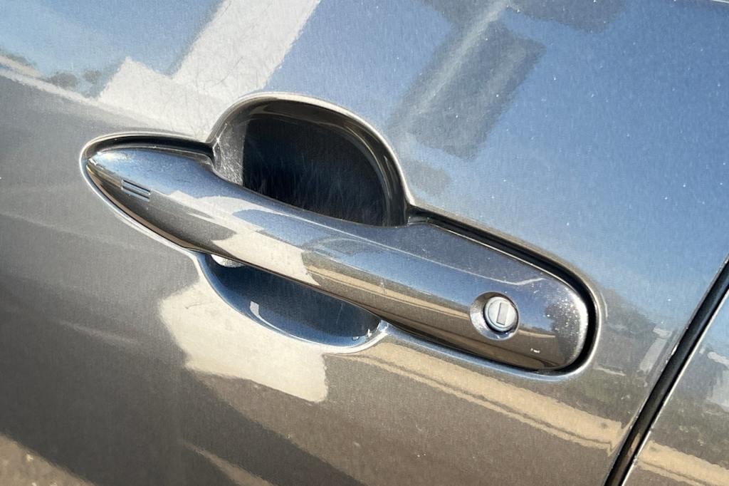 Thumbnail: 2020 Toyota Prius - 21