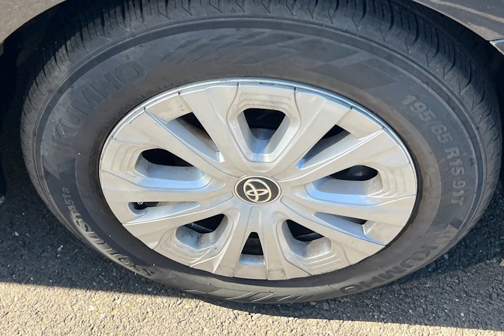 Thumbnail: 2020 Toyota Prius - 6