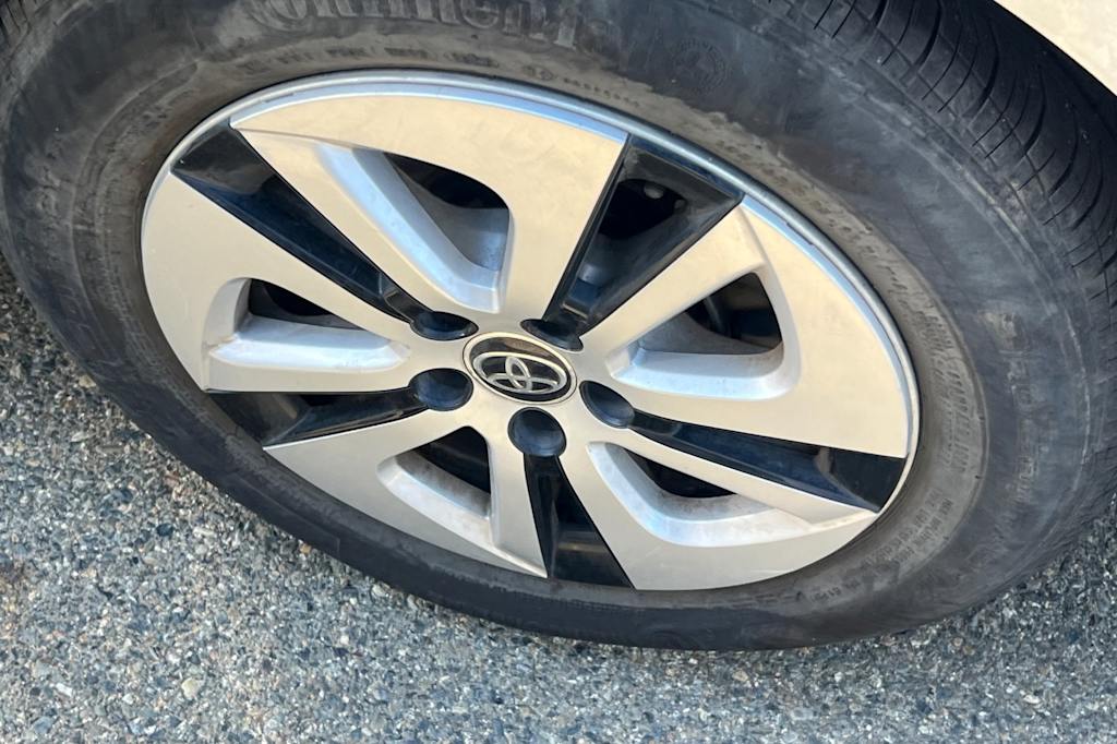 Thumbnail: 2017 Toyota Prius - 23