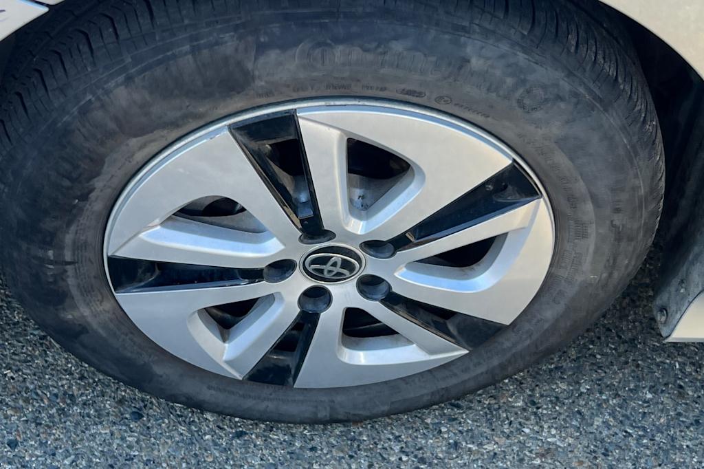 Thumbnail: 2017 Toyota Prius - 5