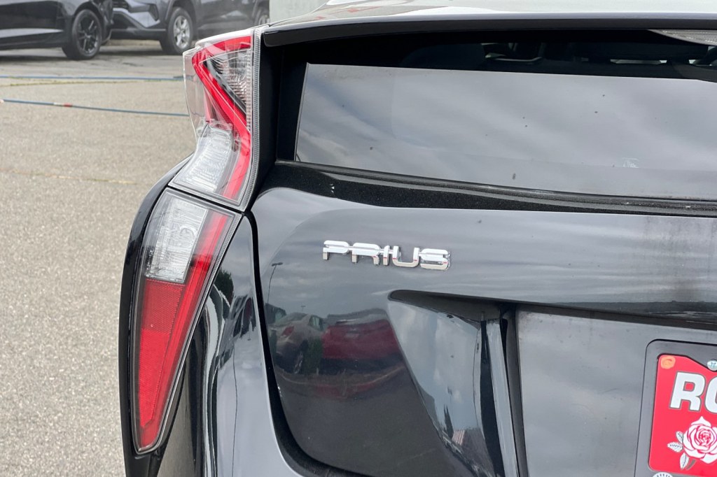 2018 Toyota Prius One 30