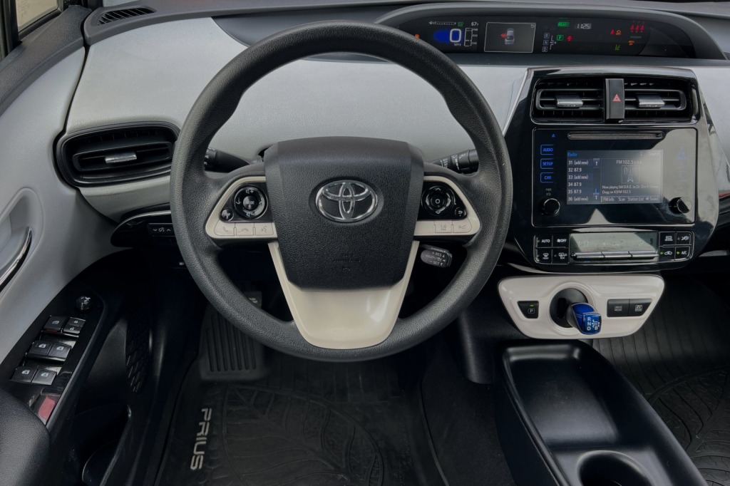 2018 Toyota Prius One 11