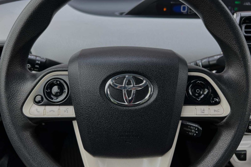 2018 Toyota Prius One 26