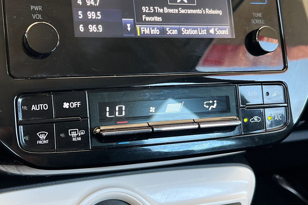Thumbnail: 2018 Toyota Prius - 23