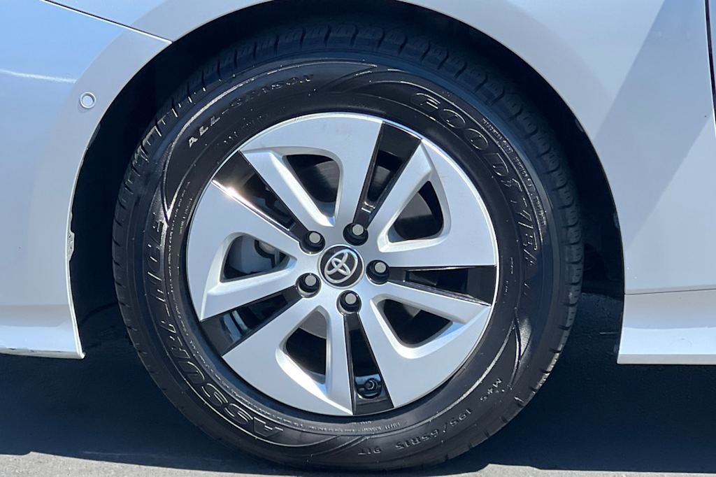 Thumbnail: 2018 Toyota Prius - 7