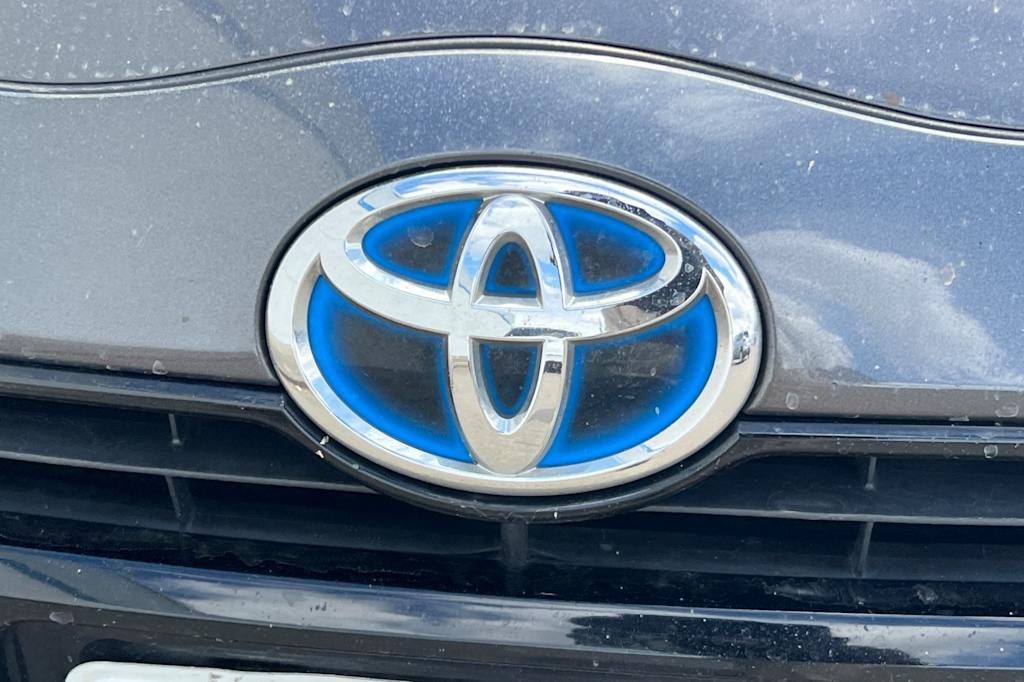 Thumbnail: 2015 Toyota Prius c - 15