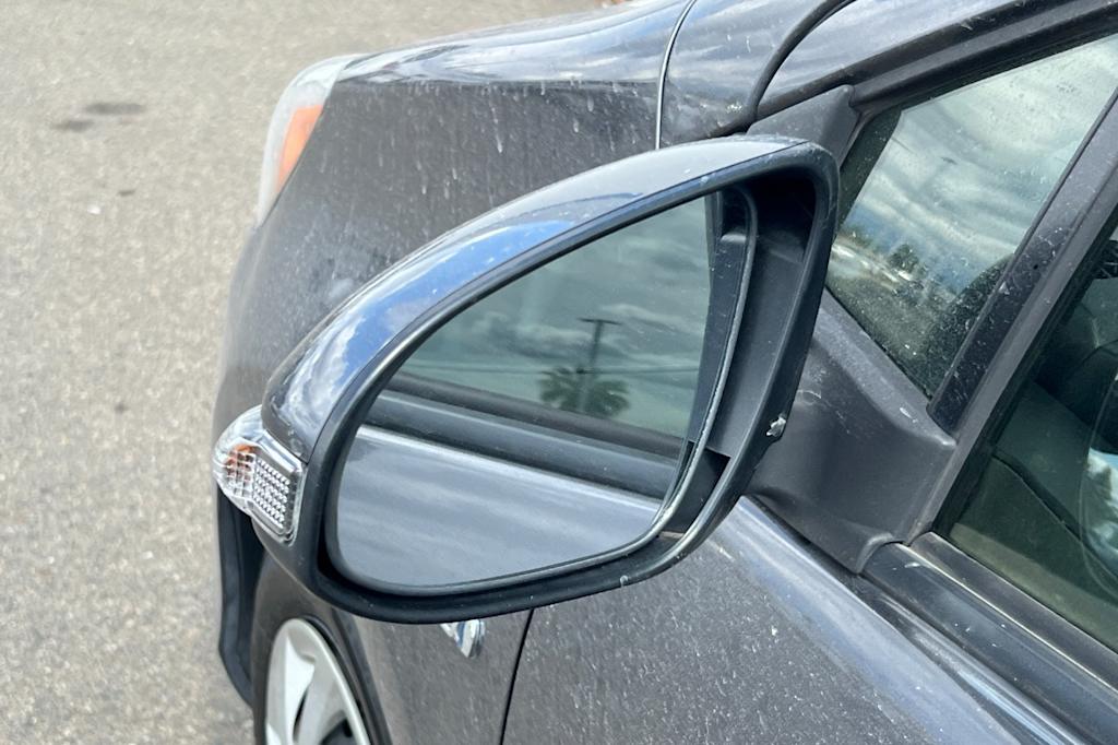 Thumbnail: 2015 Toyota Prius c - 12
