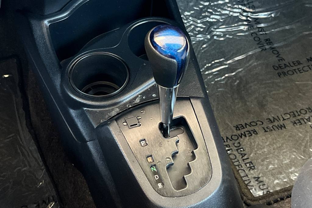 Thumbnail: 2015 Toyota Prius c - 15