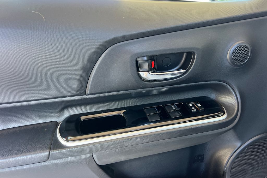 Thumbnail: 2015 Toyota Prius c - 22
