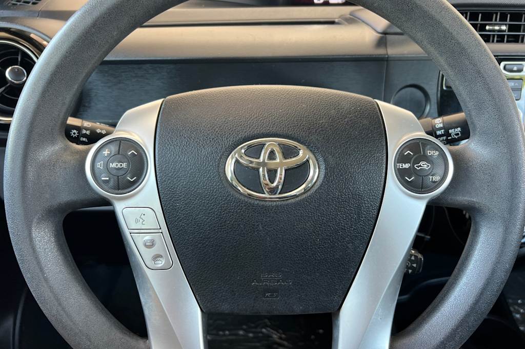 Thumbnail: 2015 Toyota Prius c - 26
