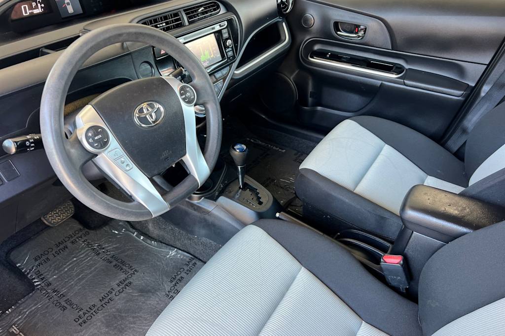 Thumbnail: 2015 Toyota Prius c - 9