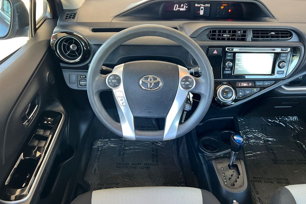 Thumbnail: 2015 Toyota Prius c - 12