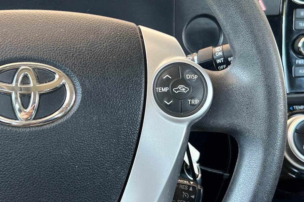 Thumbnail: 2015 Toyota Prius c - 28