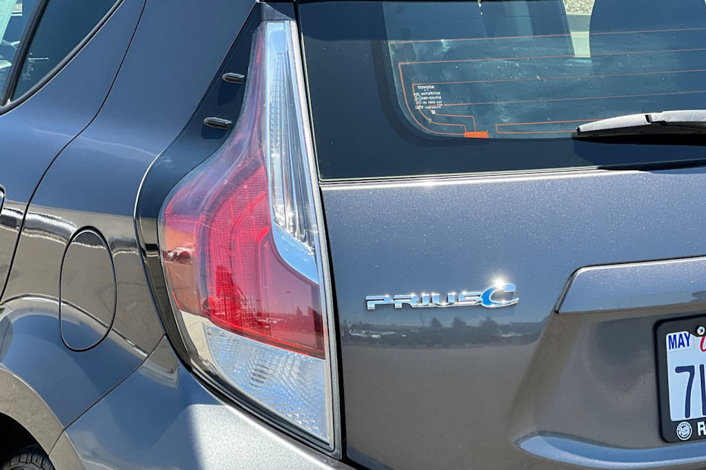 Thumbnail: 2015 Toyota Prius c - 7