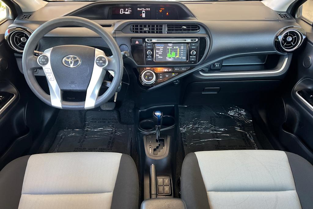 Thumbnail: 2015 Toyota Prius c - 2