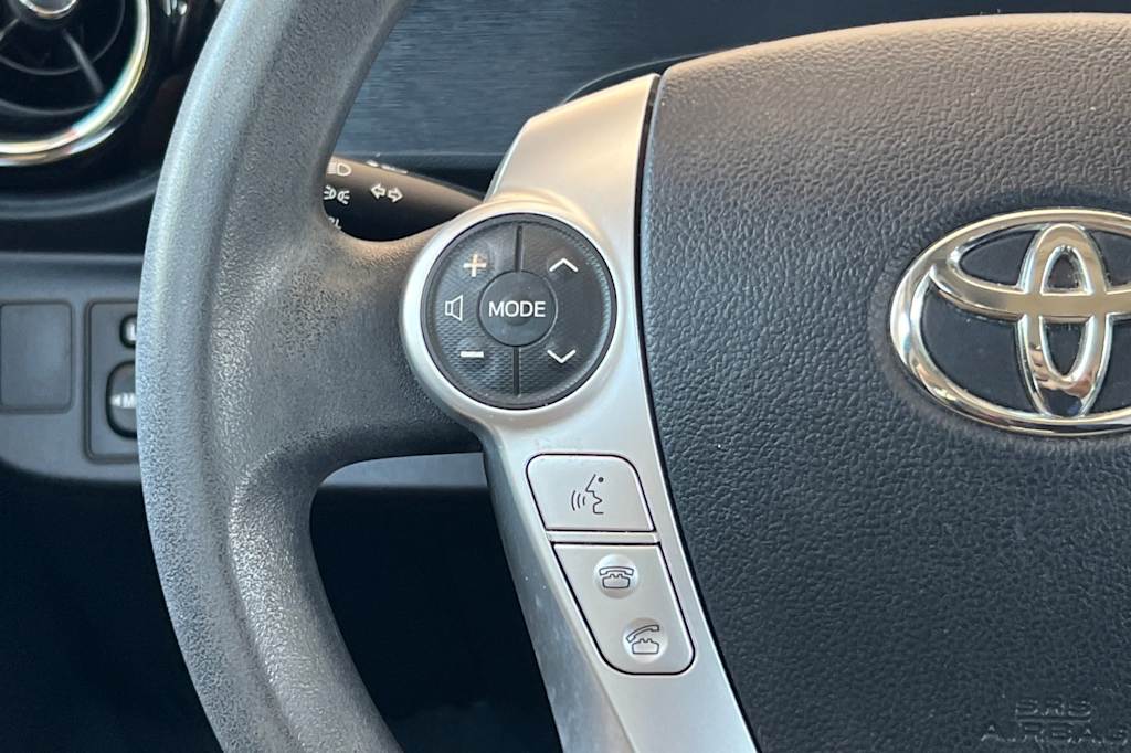 Thumbnail: 2015 Toyota Prius c - 27