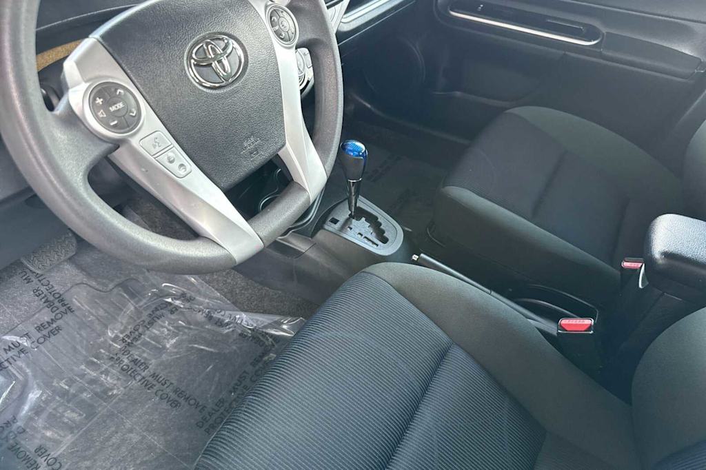 2016 Toyota Prius c Four 10