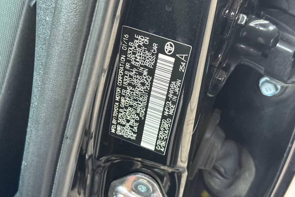 2016 Toyota Prius c Four 18