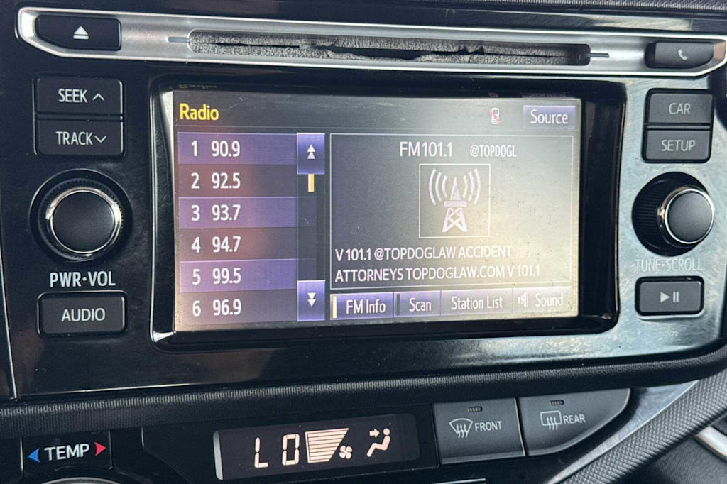 2016 Toyota Prius c Four 14