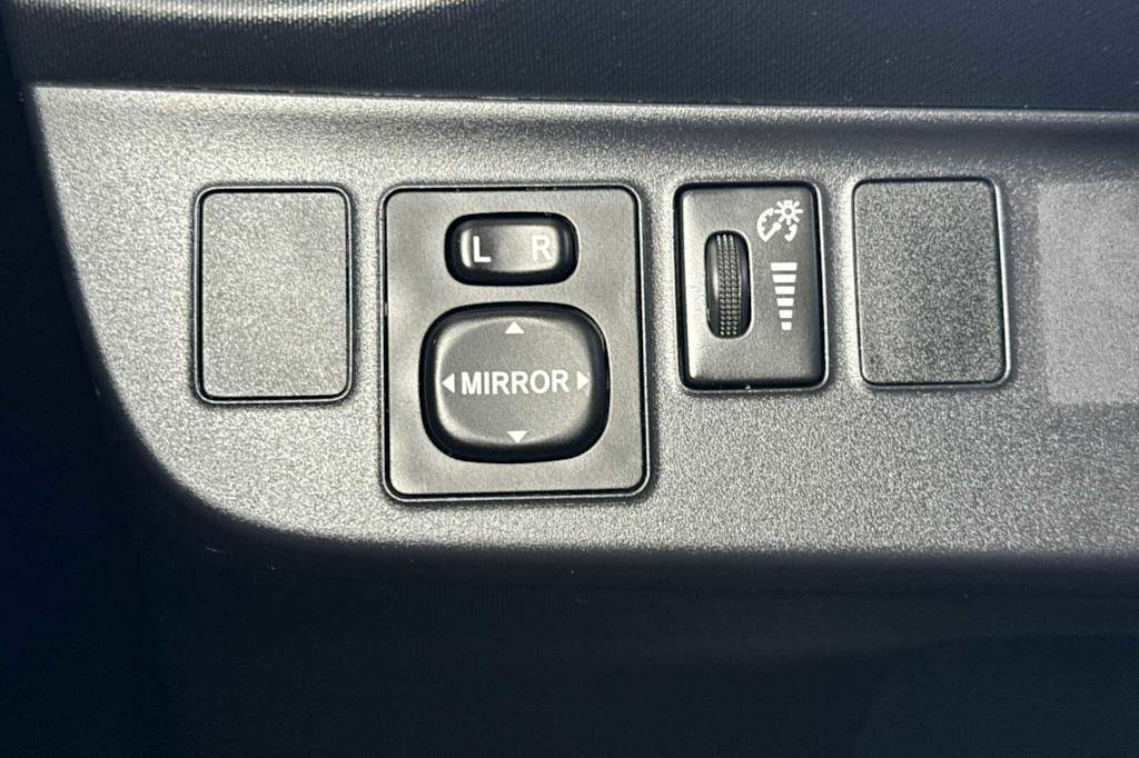 2016 Toyota Prius c Four 30