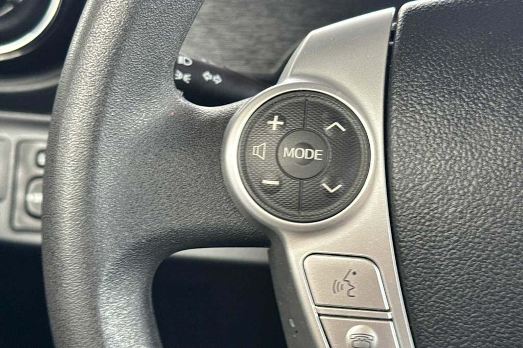 2016 Toyota Prius c Four 27