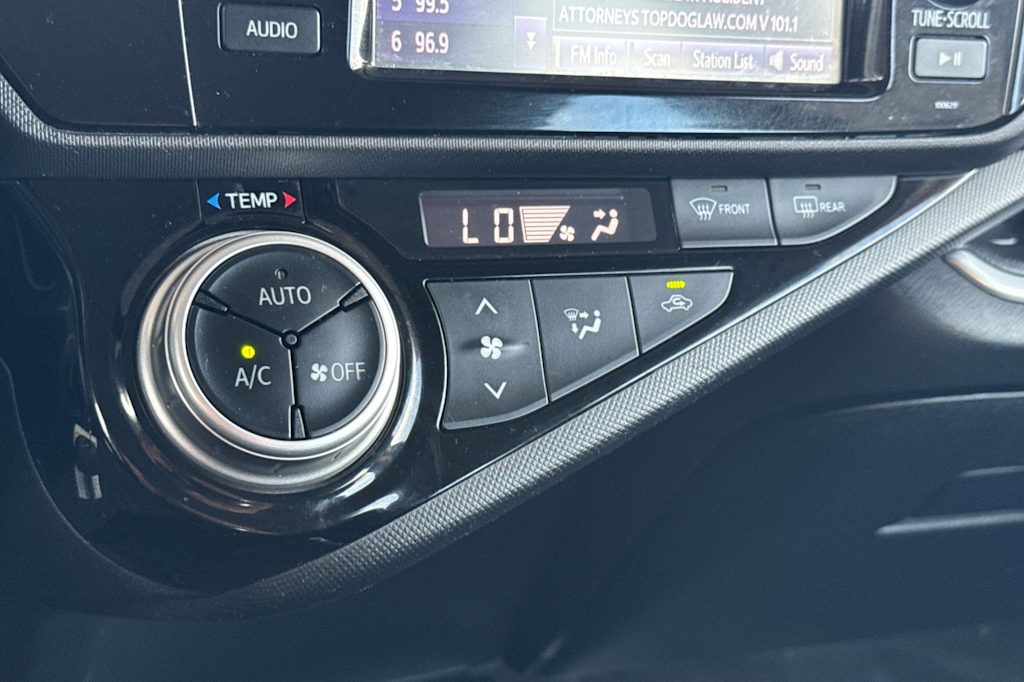 2016 Toyota Prius c Four 25