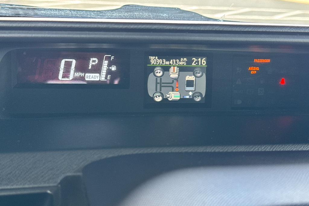 2016 Toyota Prius c Four 29