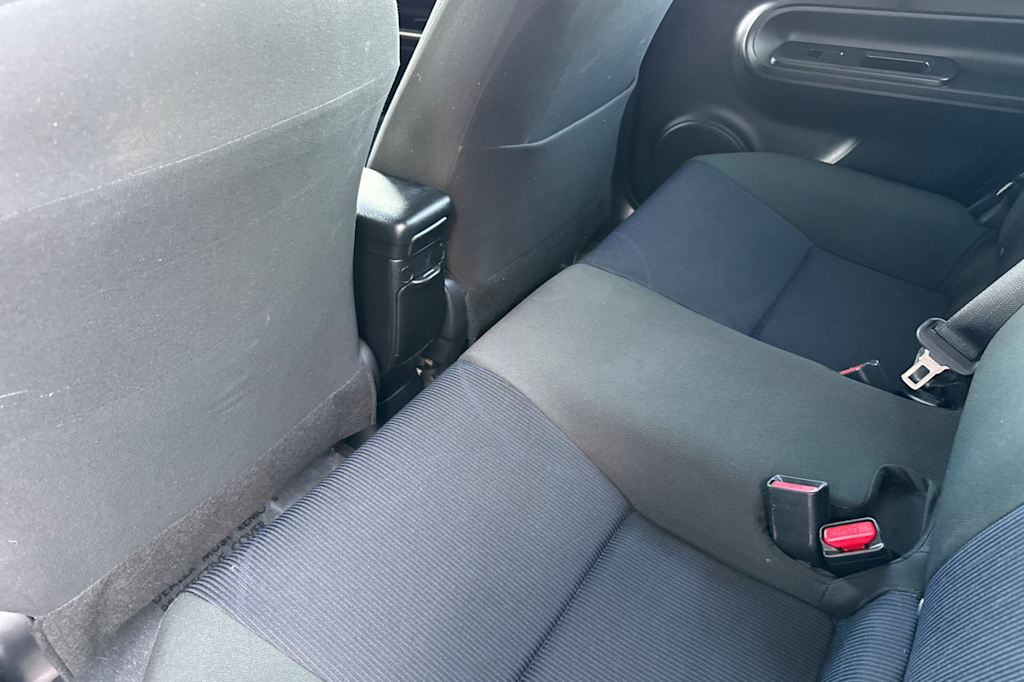 2016 Toyota Prius c Four 12