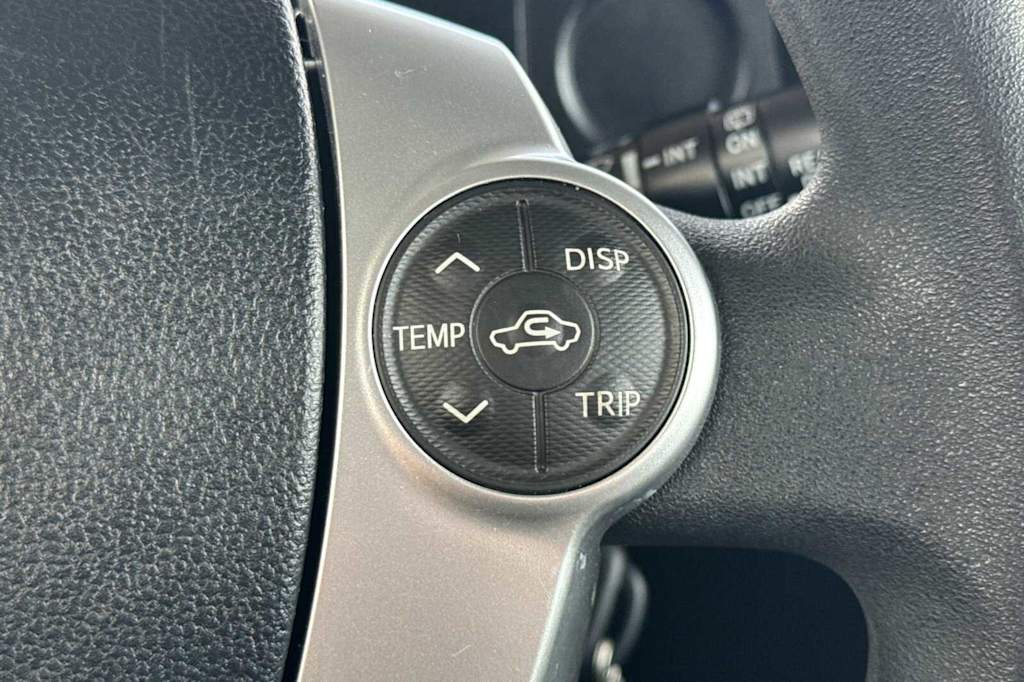 2016 Toyota Prius c Four 28
