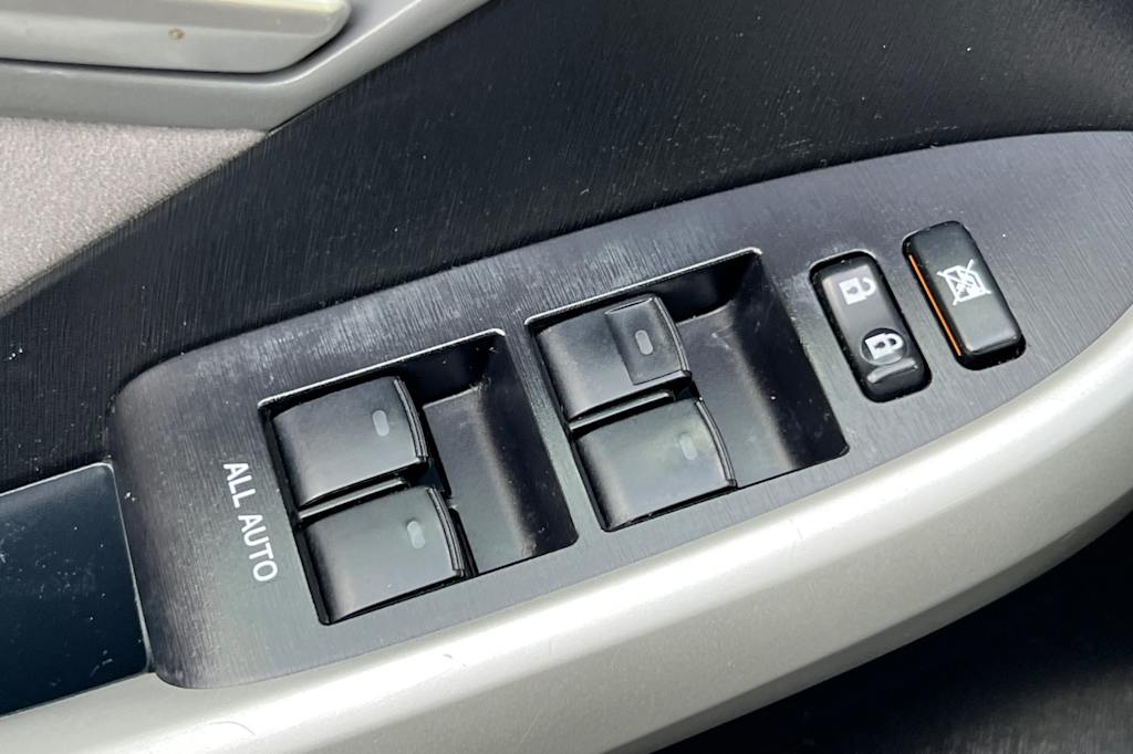 Thumbnail: 2013 Toyota Prius - 21