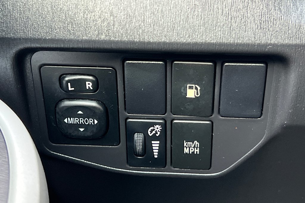 Thumbnail: 2013 Toyota Prius - 31