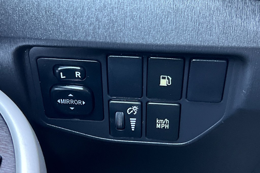 Thumbnail: 2015 Toyota Prius - 29