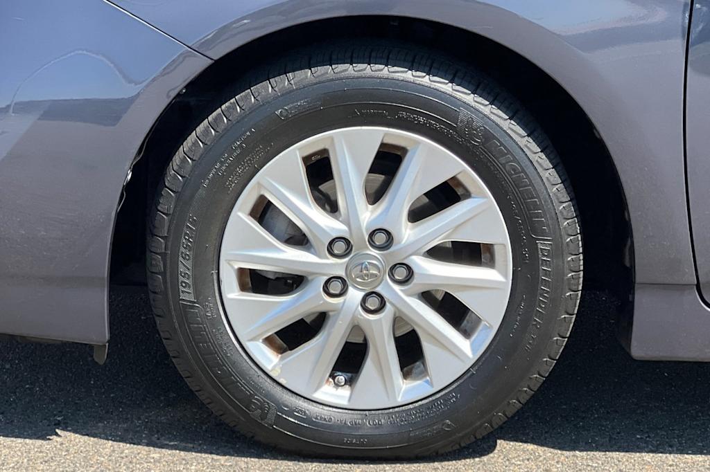 Thumbnail: 2015 Toyota Prius - 7