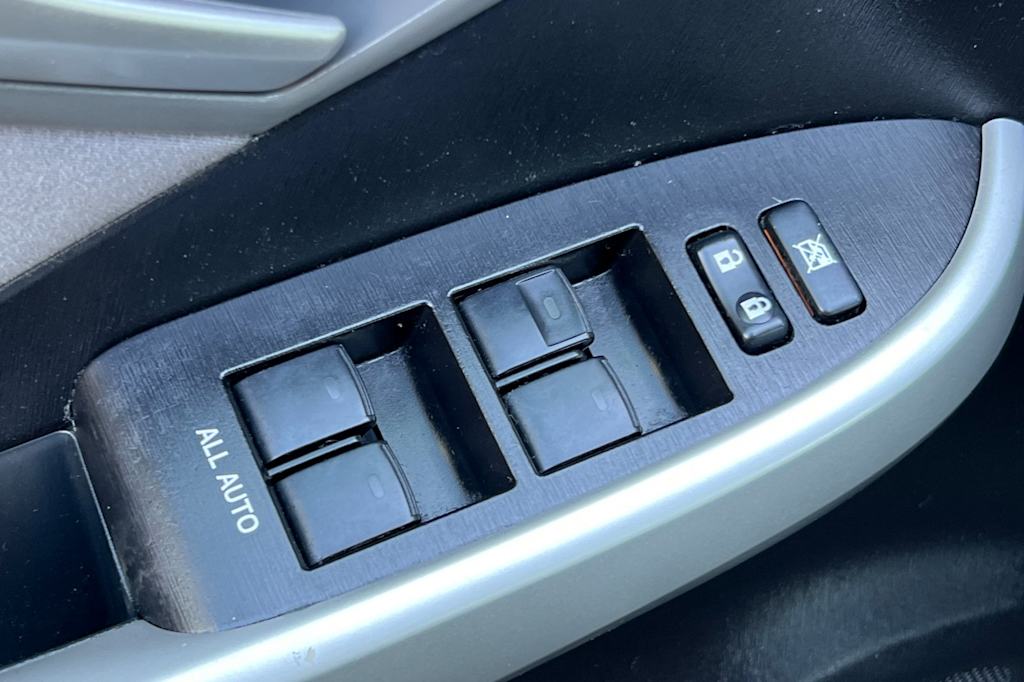 Thumbnail: 2015 Toyota Prius - 21
