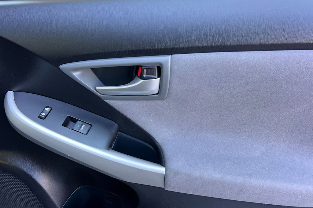 Thumbnail: 2015 Toyota Prius - 22