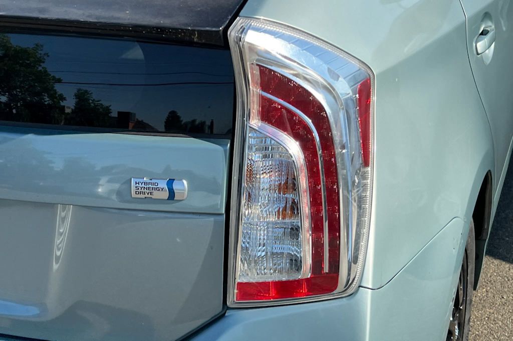 Thumbnail: 2015 Toyota Prius - 18