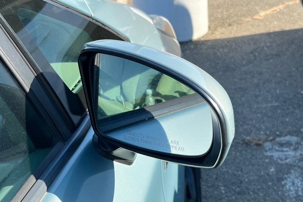 Thumbnail: 2015 Toyota Prius - 9