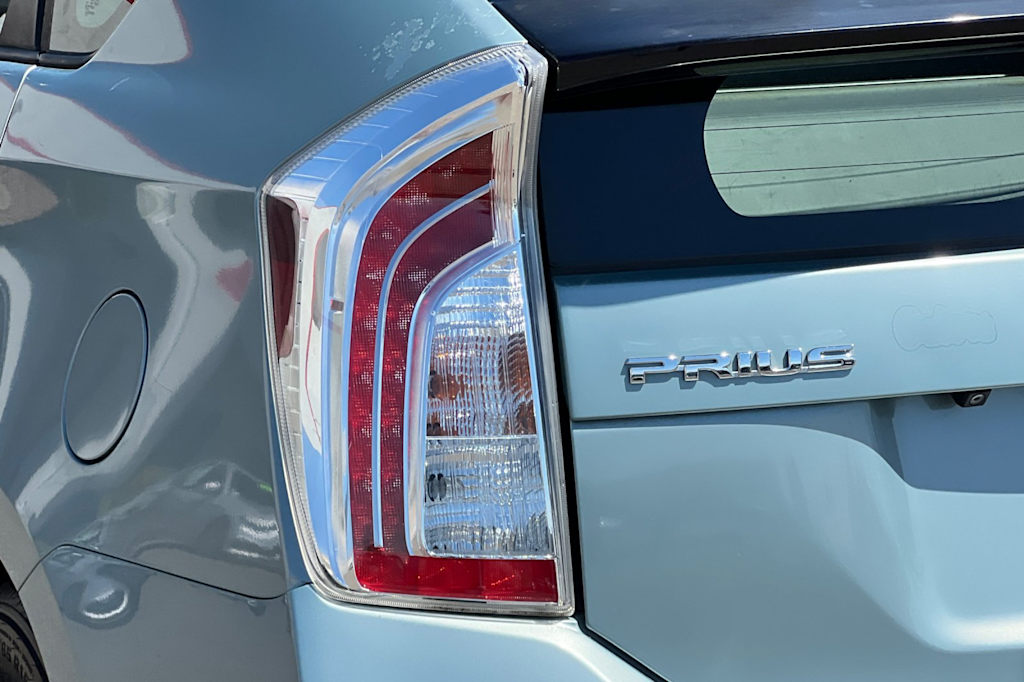 Thumbnail: 2015 Toyota Prius - 32