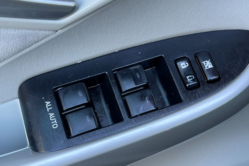 Thumbnail: 2015 Toyota Prius - 22