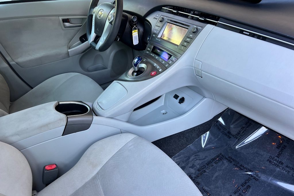 Thumbnail: 2015 Toyota Prius - 13