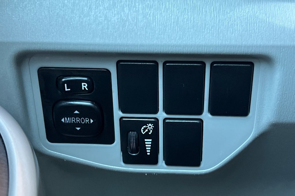 Thumbnail: 2015 Toyota Prius - 31
