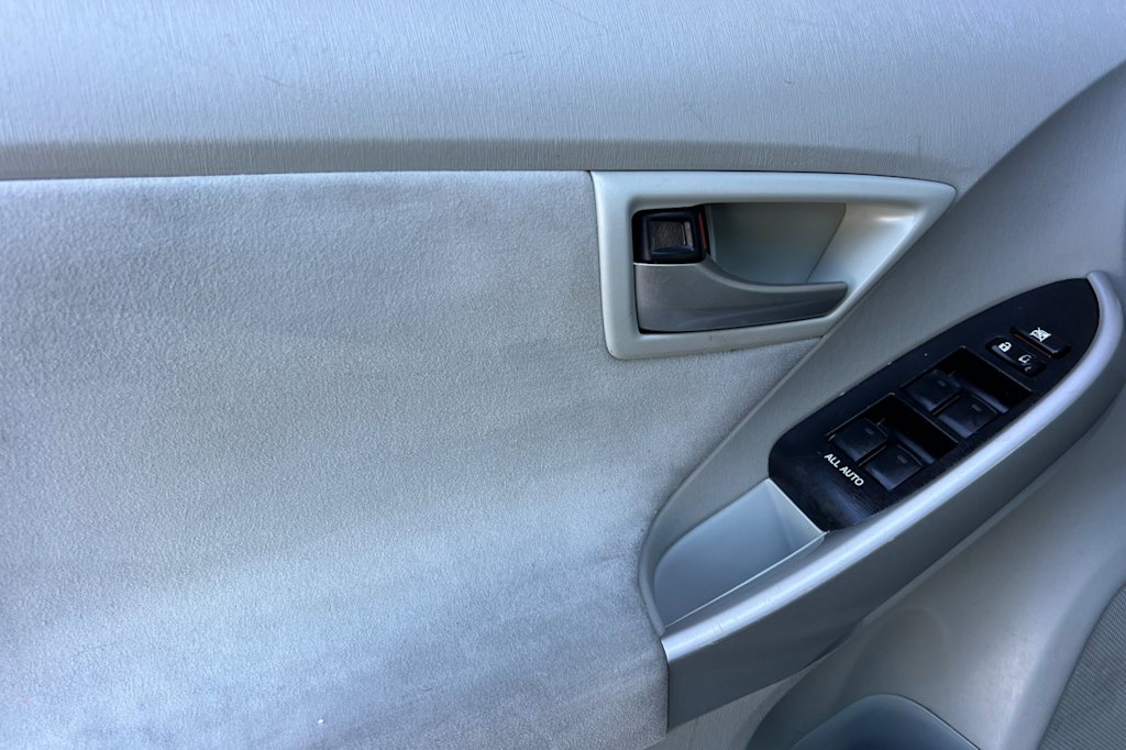 Thumbnail: 2015 Toyota Prius - 21