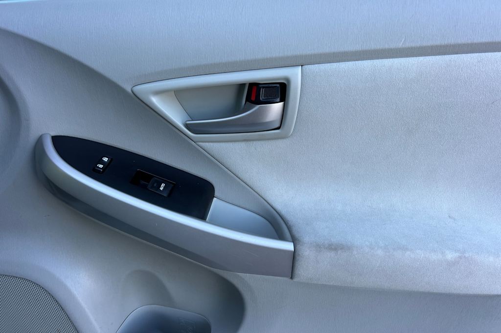 Thumbnail: 2015 Toyota Prius - 23