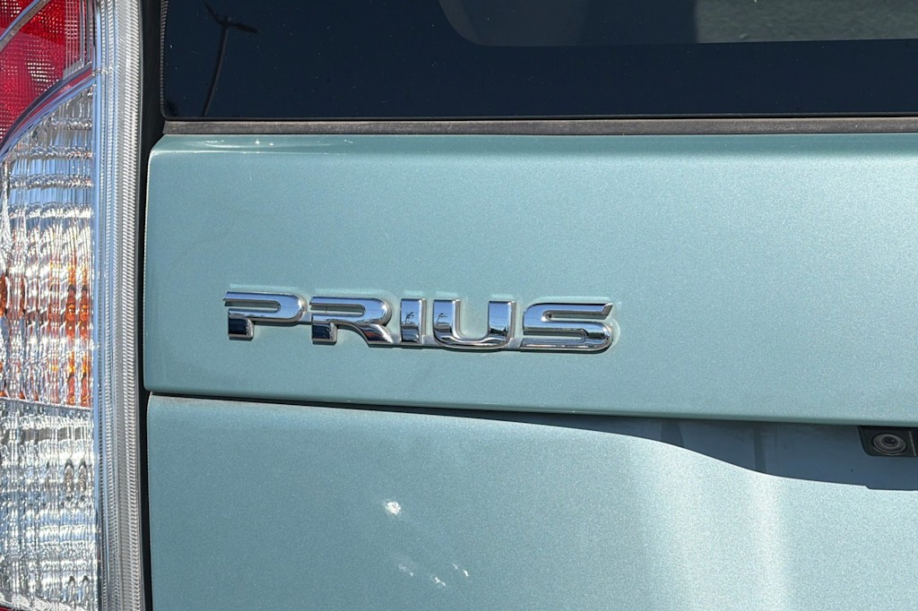 Thumbnail: 2015 Toyota Prius - 25