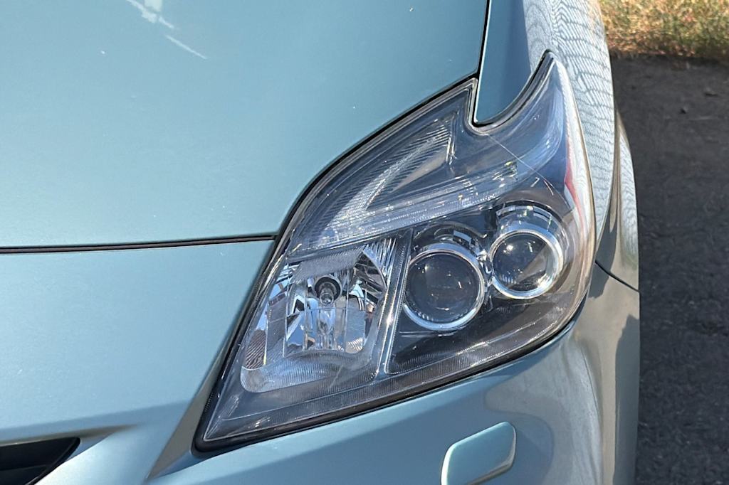 Thumbnail: 2015 Toyota Prius - 16