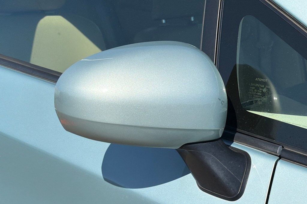 Thumbnail: 2015 Toyota Prius - 20