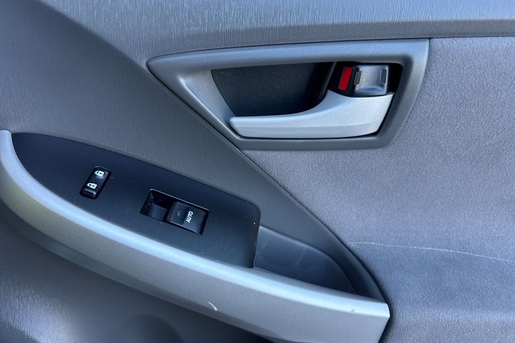 Thumbnail: 2011 Toyota Prius - 23