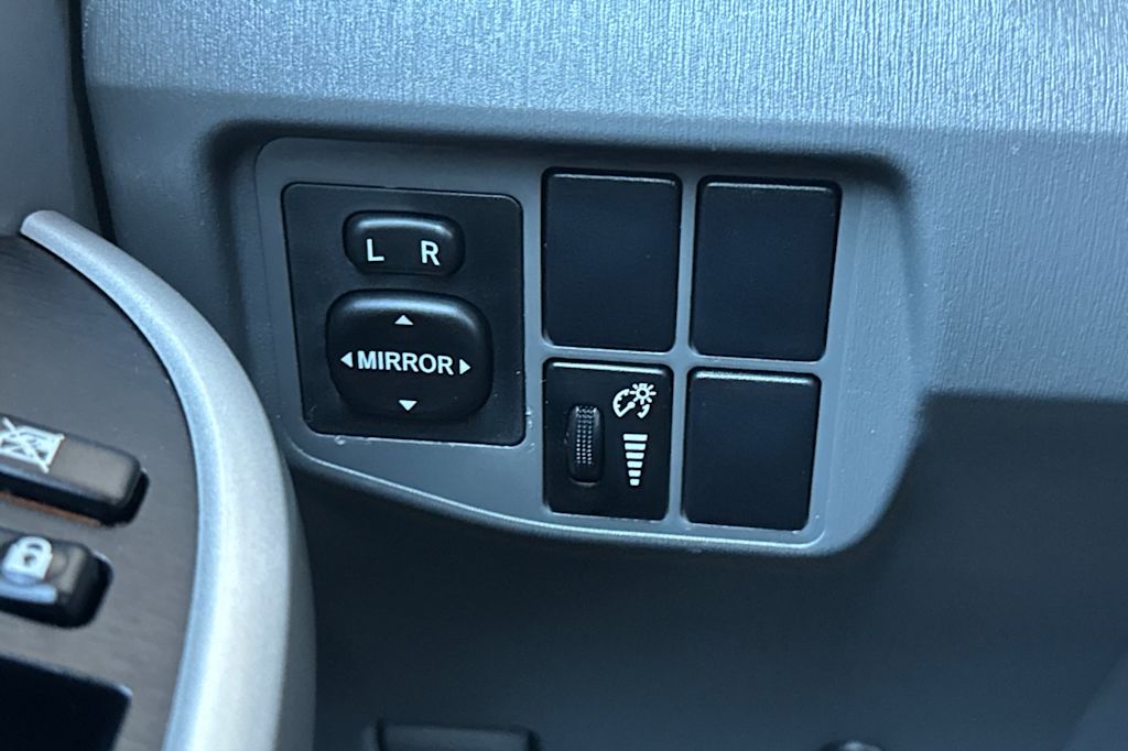 Thumbnail: 2011 Toyota Prius - 32